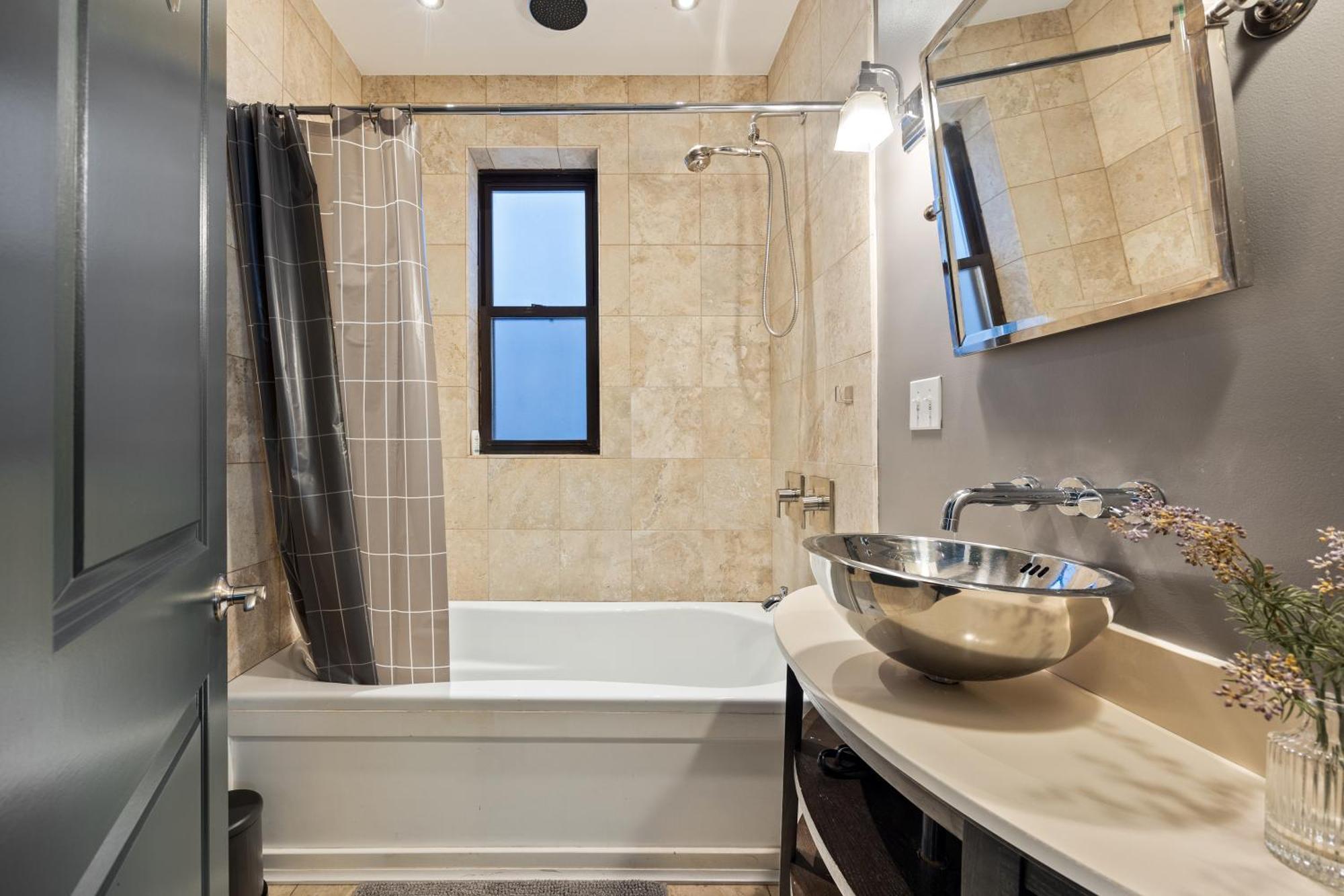 Wrigleyville Suites Чикаго Экстерьер фото