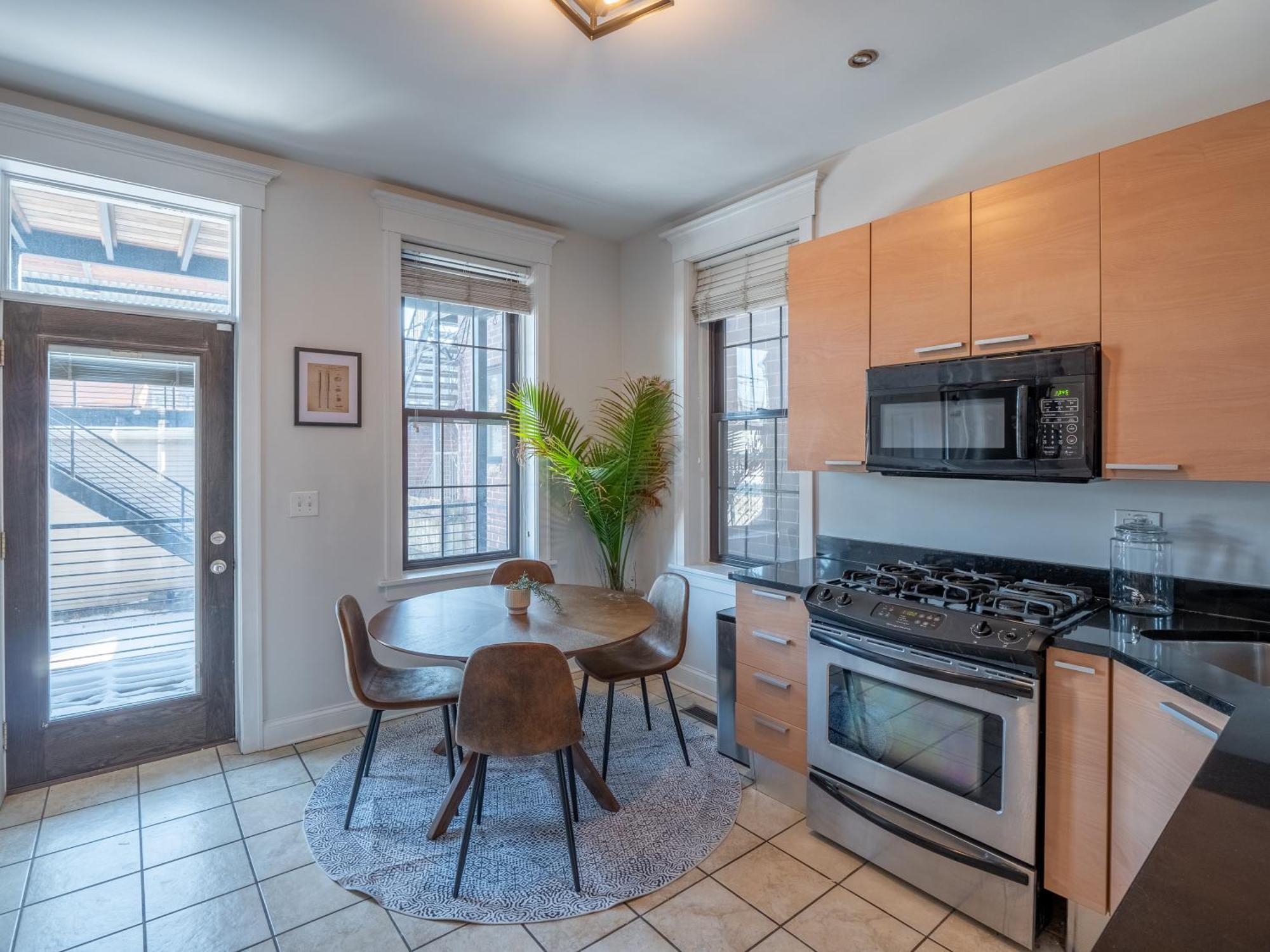 Wrigleyville Suites Чикаго Экстерьер фото